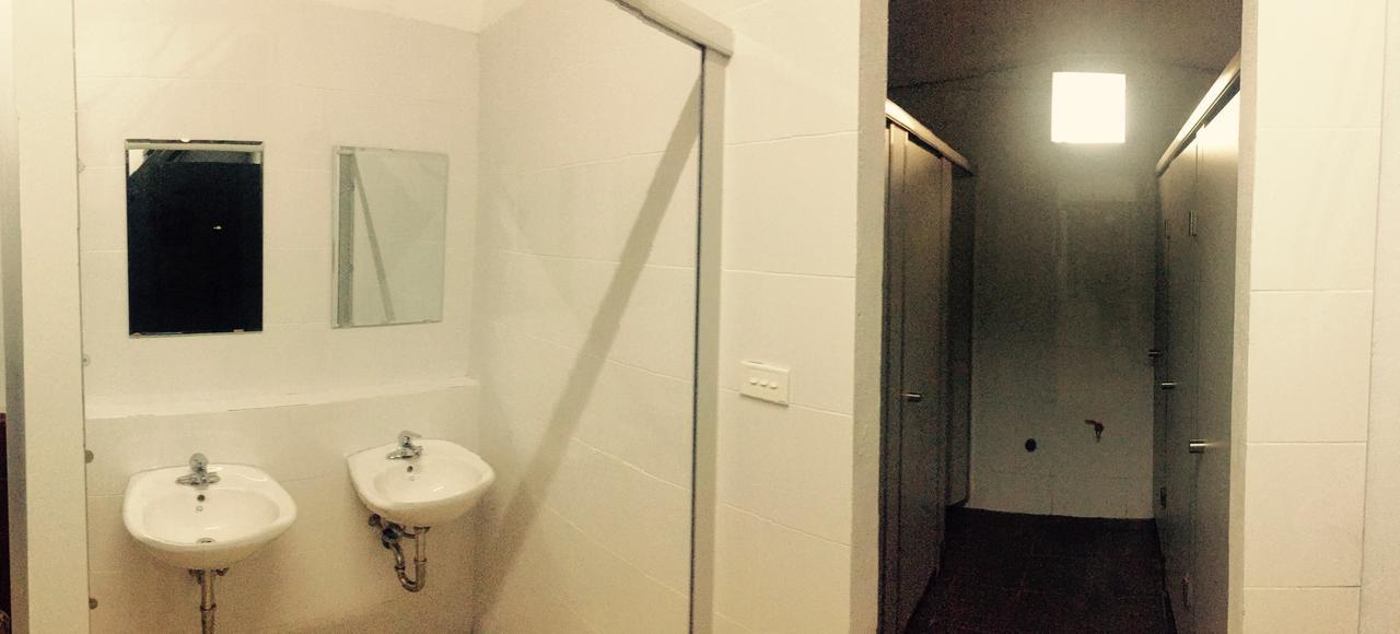 Golden Snake Hostel ハノイ市 エクステリア 写真