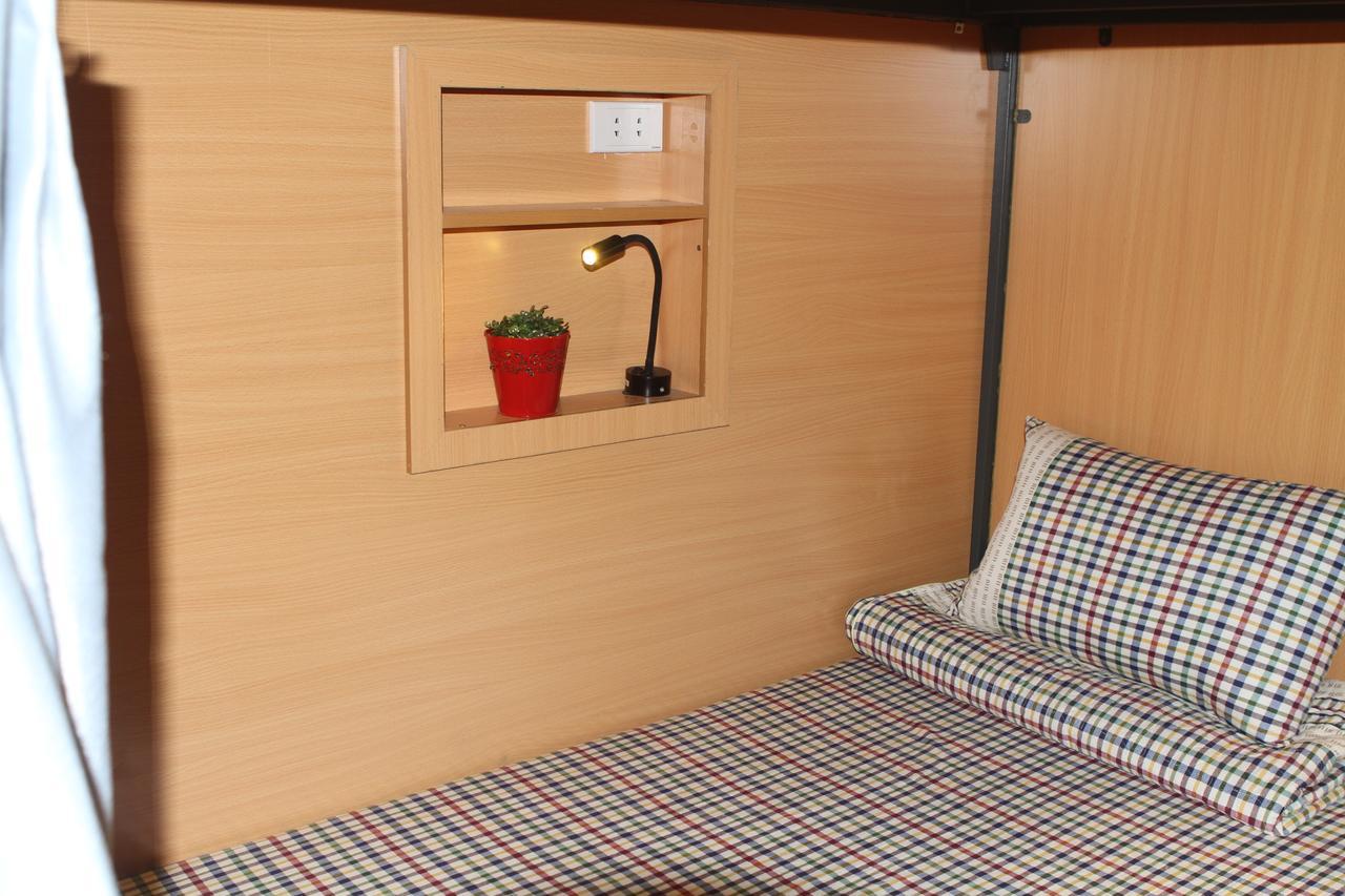 Golden Snake Hostel ハノイ市 エクステリア 写真